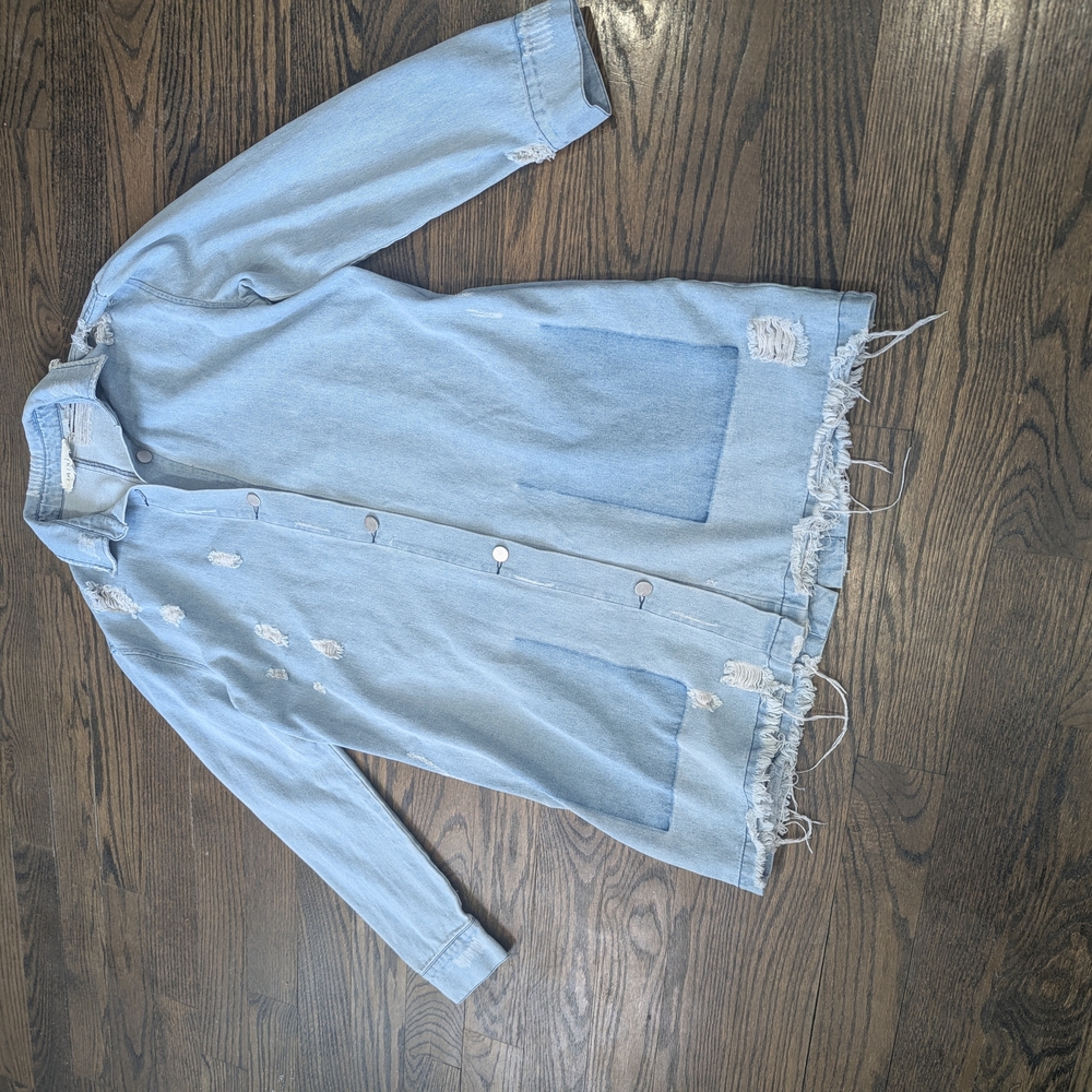 En Creme Light Blue Distressed Jean Jacket